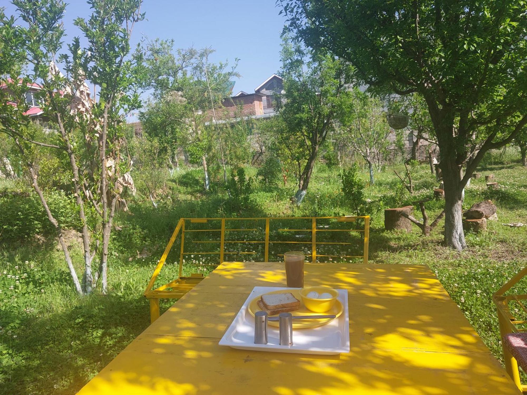 Gazing Moon Homestay Shamshi Bagian luar foto